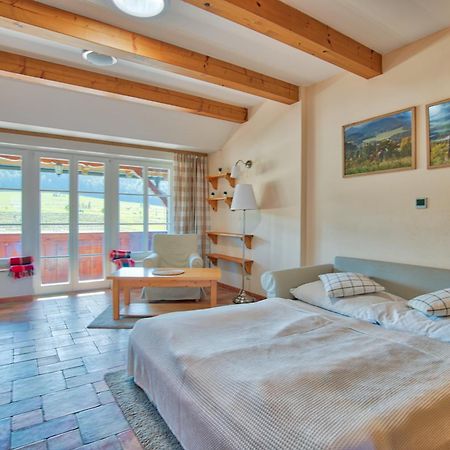 Apartmany Nad Stajemi - Jitravsky Dvorec Rynoltice Buitenkant foto