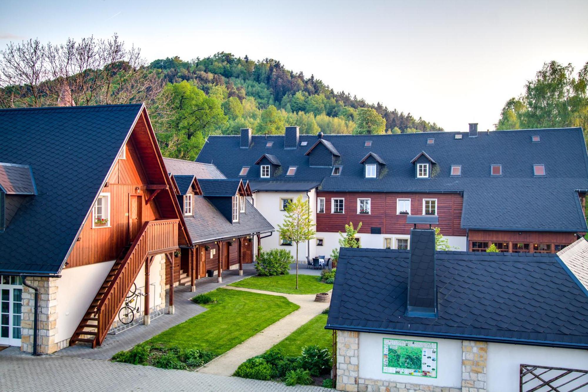 Apartmany Nad Stajemi - Jitravsky Dvorec Rynoltice Buitenkant foto