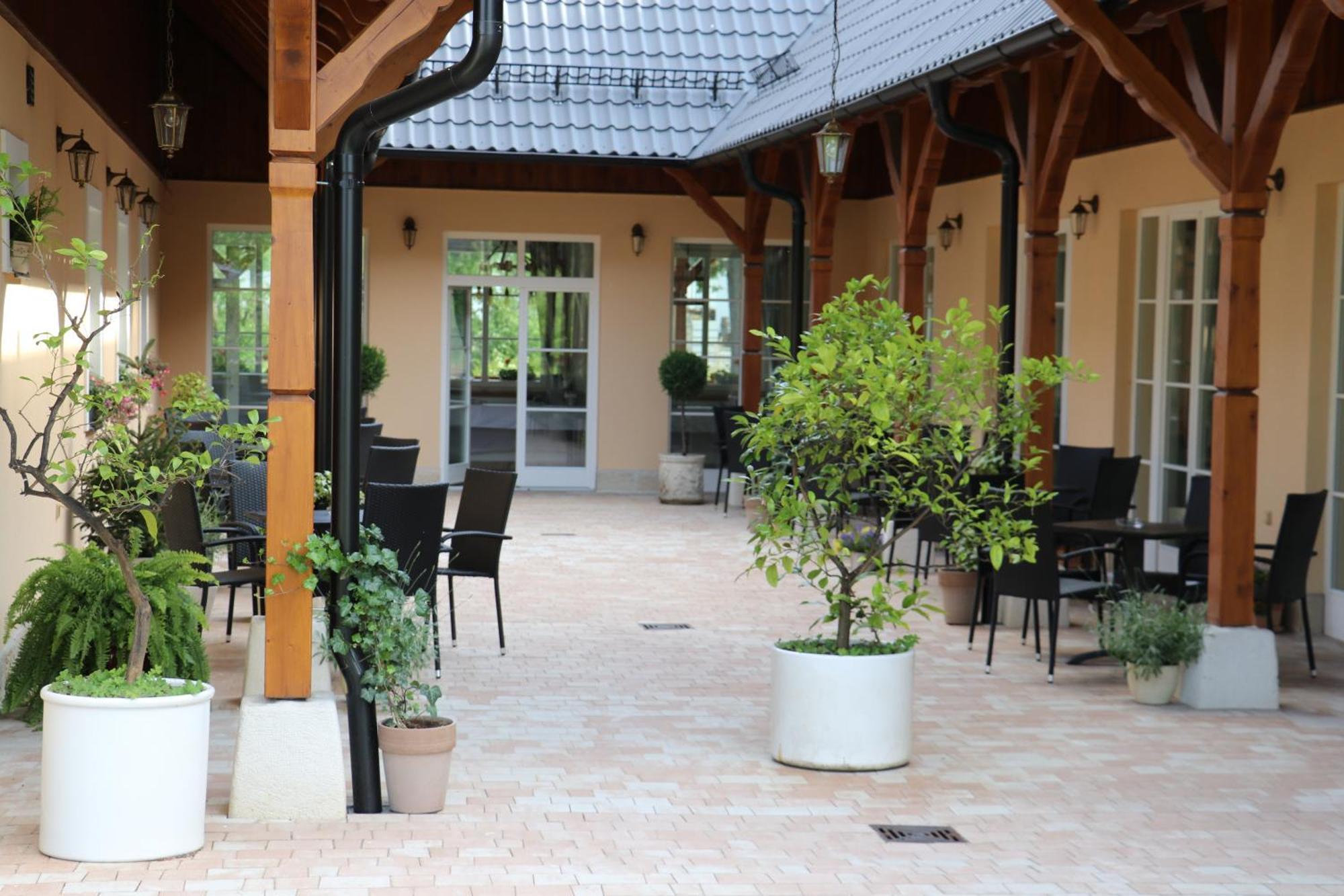 Apartmany Nad Stajemi - Jitravsky Dvorec Rynoltice Buitenkant foto